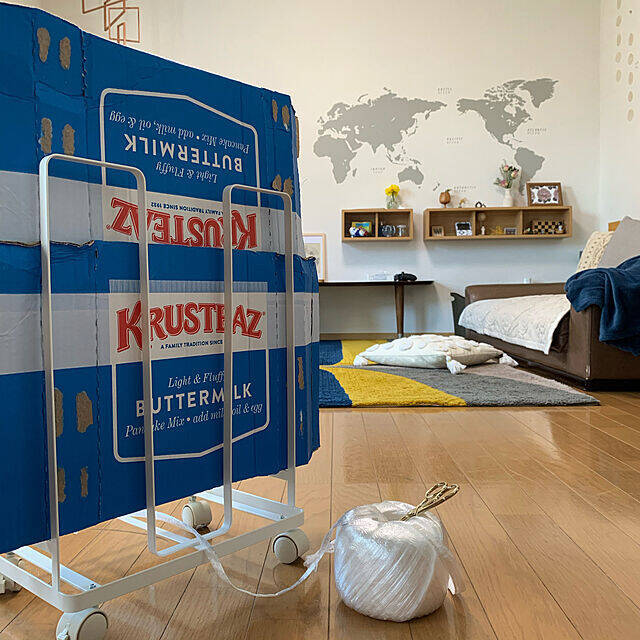 段ボールストッカーは100均アイテムだけで手作りできる！縛るのもカンタン♪暮らしニスタ