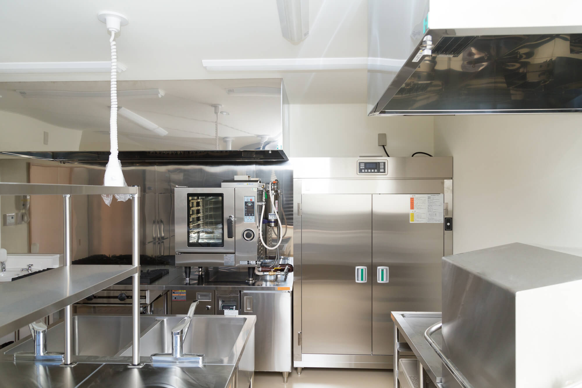 オープンキッチン・クローズドキッチンの特徴ビズイーツ.JP 飲食開業経営辞典