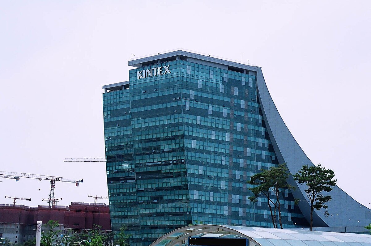 YouTuber兼タレントのDEX、新プロフィール写真公開 “俳優ビジュアル”で視線圧倒wowKorea ワウコリア