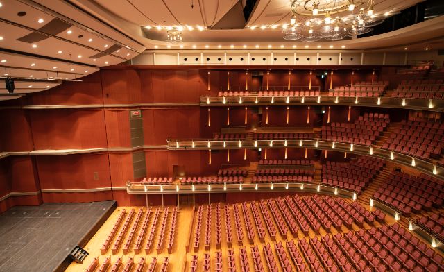 横浜関内ホール キャパや座席の見え方、アクセスまとめ - マンガともっと