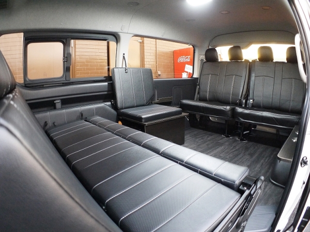 CRS大阪 ハイエース内装フローリングカスタムでバンライフ！新車コンプリートカー200系ハイエース・NV350キャラバン・デリカD5専門店カスタム・買取・カスタムパーツなら大阪、横浜、東京、名古屋のCRS