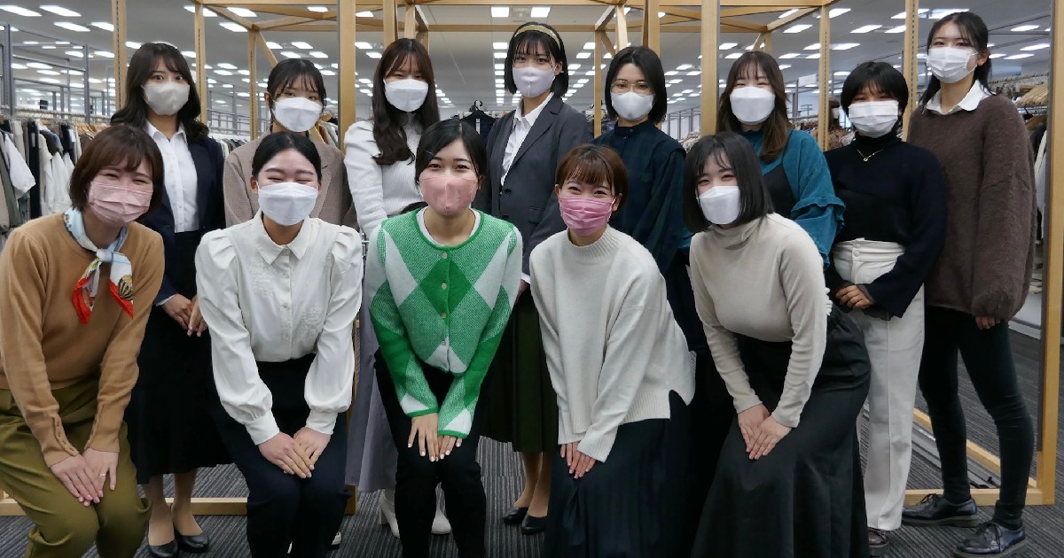 バスガイド向け制服 ベストからワンピースまで会社の制服通販はCue!事務服