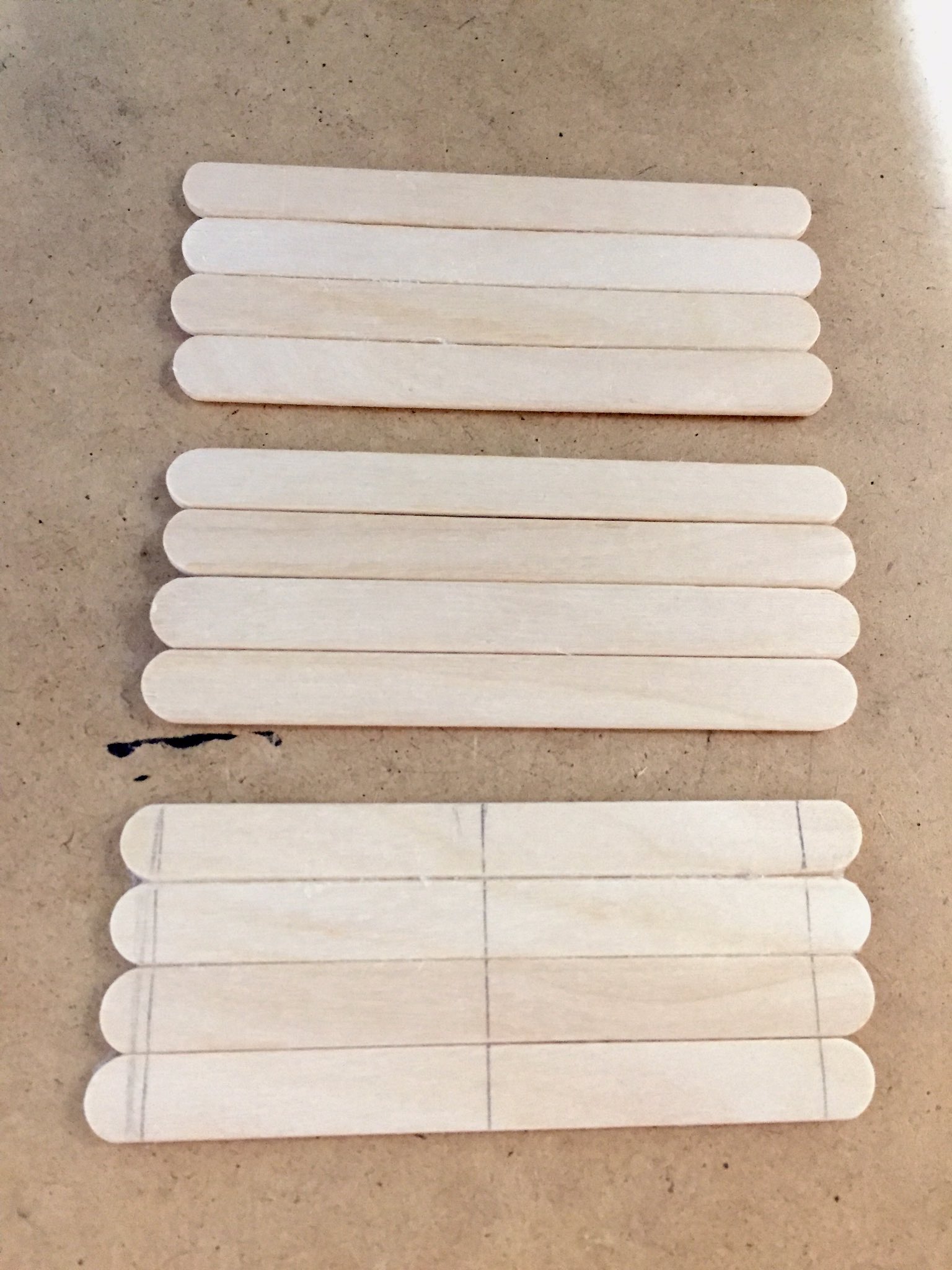 100均・木製丸棒の商品一覧。工作材料のセット本数とサイズ ダイソーとセリアで100円