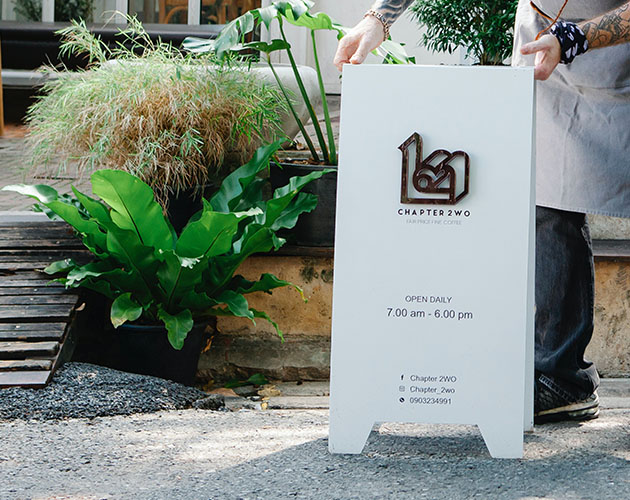 楽天市場 看板 店舗用 立て看板 おしゃれ 両面 看板製作 データ入稿 オーダーメイド A型スタンド スタンド看板 表札 サインボード アイアンホワイト 屋外 店舗 ショップ カフェ 店頭 美容室 案内サイン サロン レストラン 飲食店 ブラック ホワイト : 楽印堂