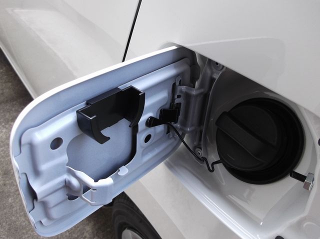 ダイハツ ミライース 給油口 カスタムペイント グラインダー キャンディ塗装 ロゴマーク バイクパーツ塗装 見積もり無料 保険事故 保険代理店鈑金塗装 いわき市 オリジナルペイントグーネットピット