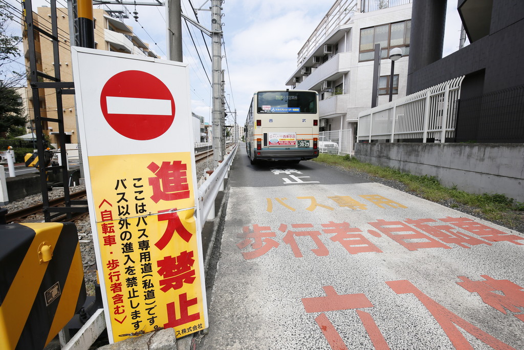 バスレーンの通行ルール：専用と優先の違いバイク用品 研究所