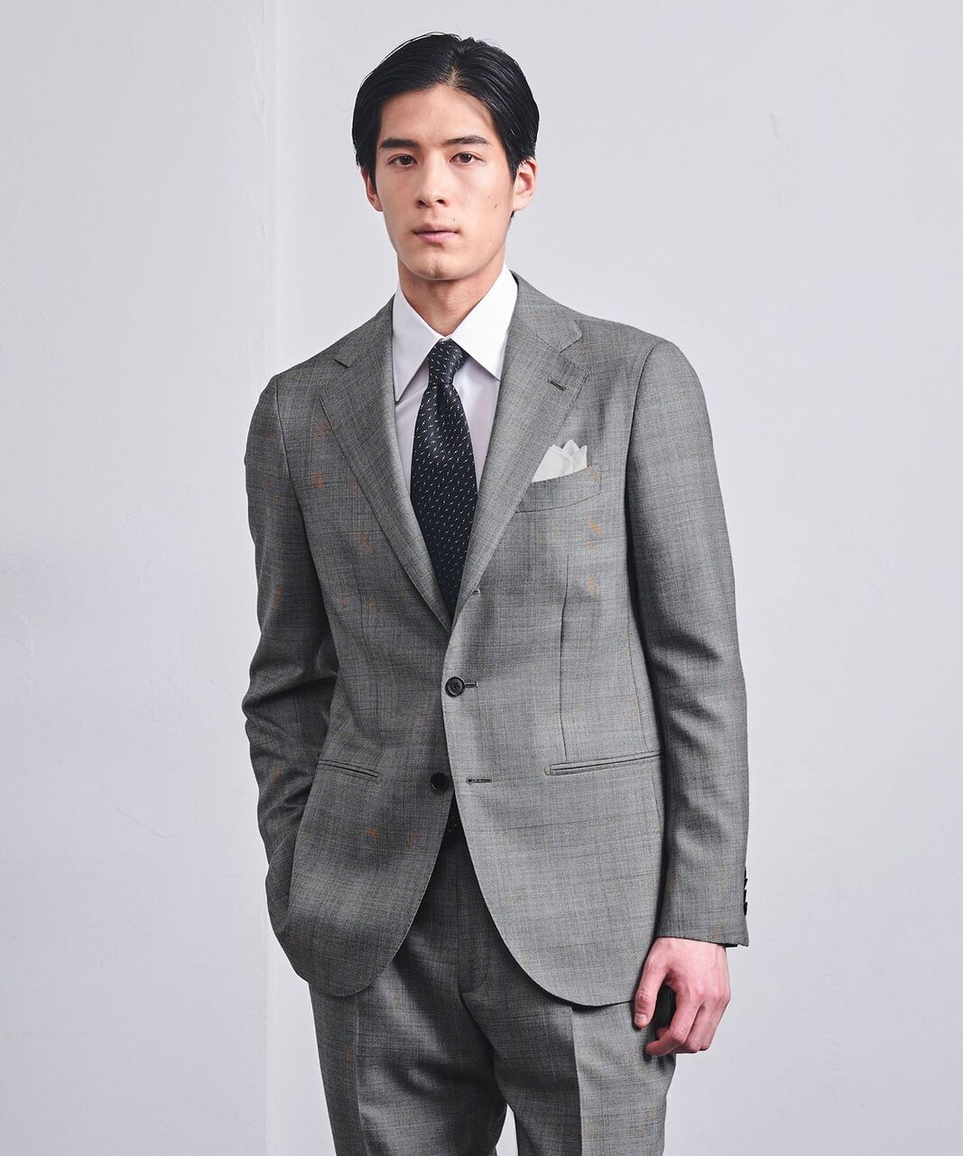 グレースーツのおしゃれな着こなしとは？ ポイントをわかりやすく解説！オーダーシャツ SOLVE ソルブ 公式通販