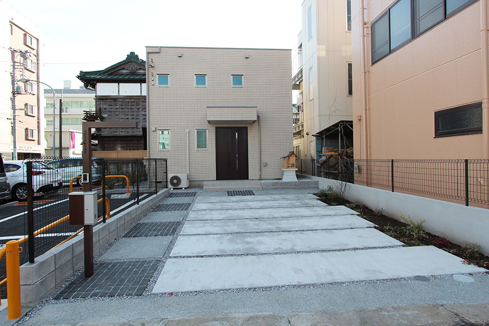 初心者必見！ 玄関アプローチの外構工事の種類と費用の基礎知識無料一括見積り比較！優良工事店を無料紹介！エクステリアコネクト