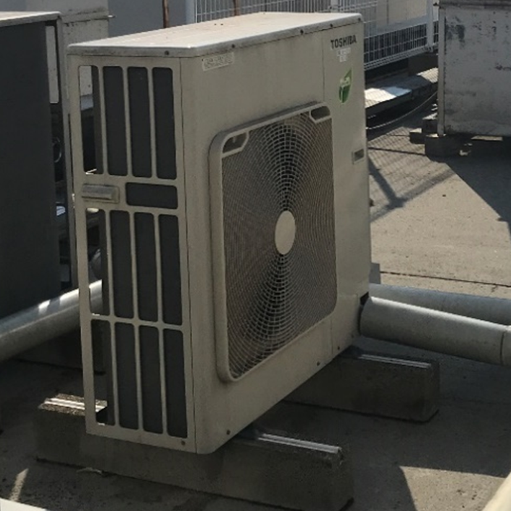 ビル屋上の大型エアコン室外機の写真素材39168116- PIXTA