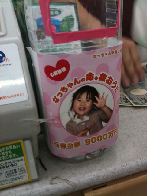 1,255 ペットボトル 渡す Stock Photos, High-Res Pictures, and Images - Getty Imagesペットボトル 手, ペットボトル 女性