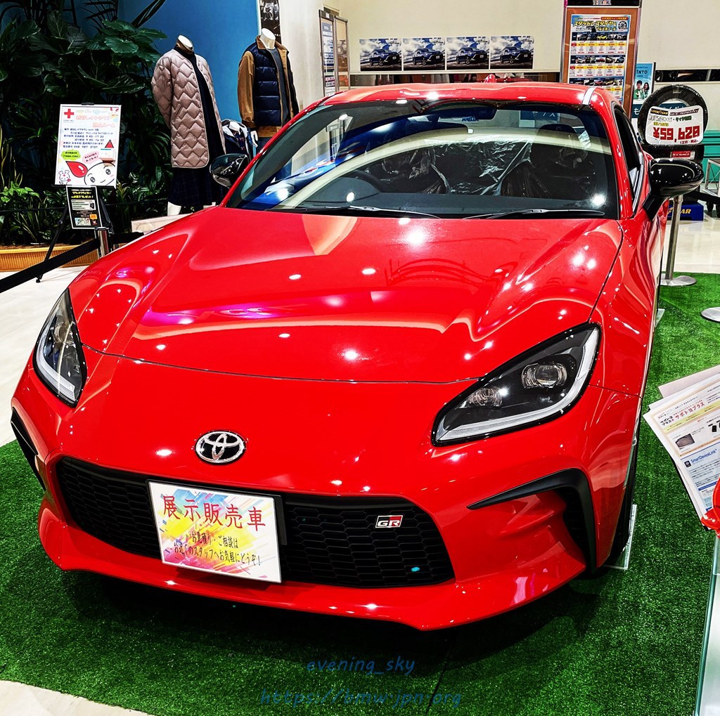 トヨタ 濁りのない鮮やかなボディカラー「エモーショナルレッド」とは中古車なら グーネット