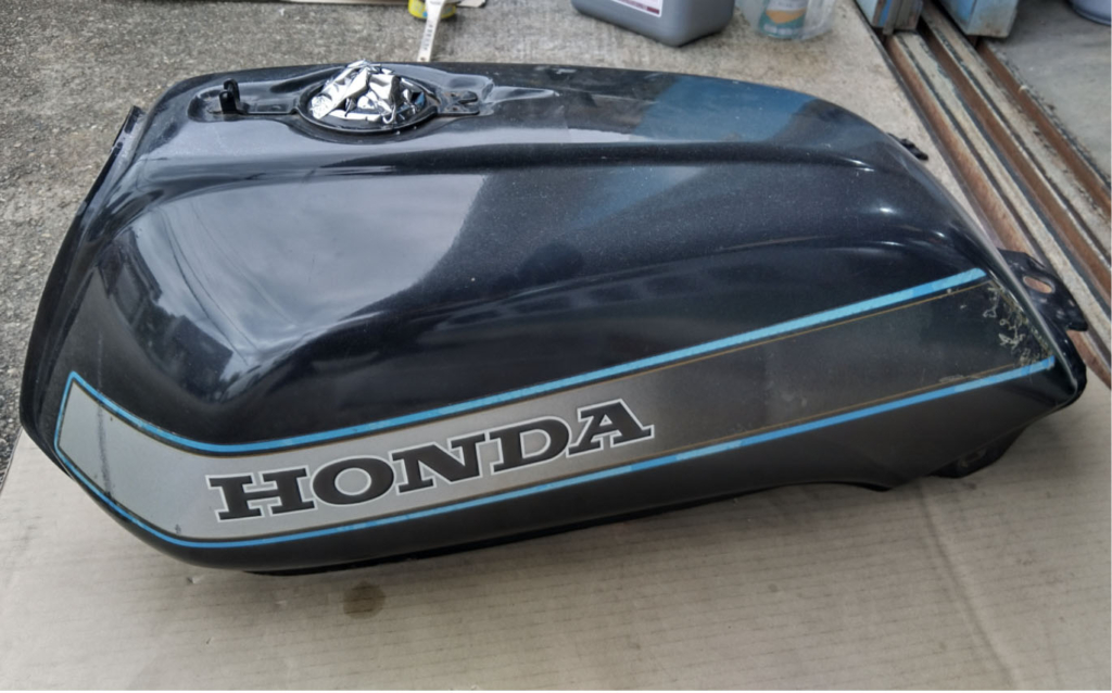 XL1200N タンク 黒 銀 ハーレー 純正 中古 バイク 部品 スポーツスター ナイトスター ガソリンタンク フューエルタンク ペイント素材に76 : ティーエスパーツ - 通販 - Yahoo!ショッピング