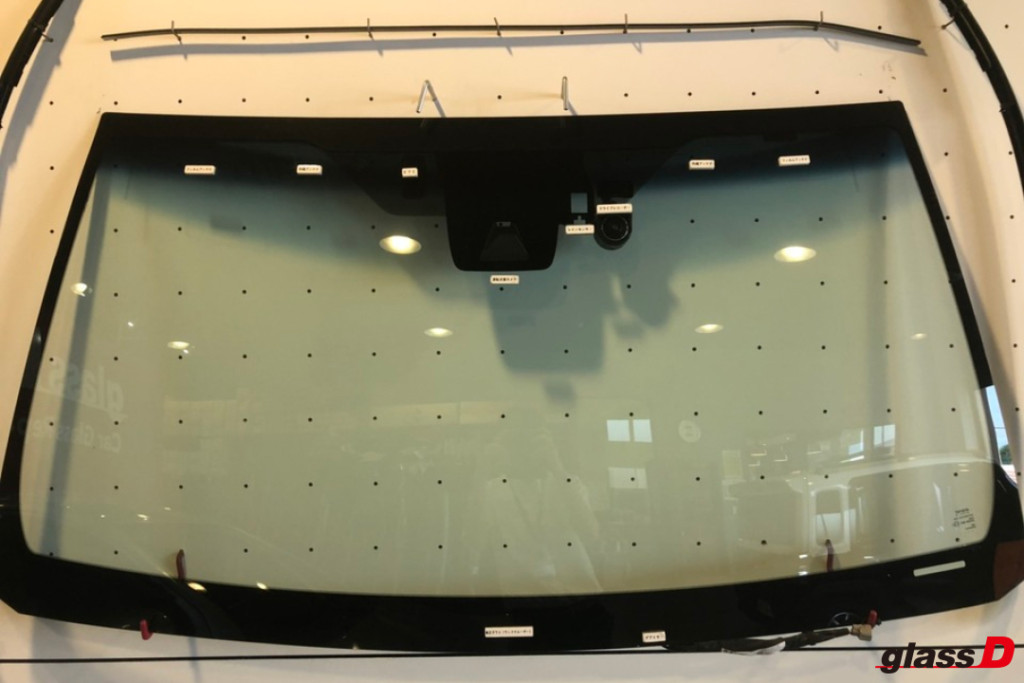 割れても砕け散らないないのはナゼ!?安全性の高いフロントガラスの構造 – coolverre