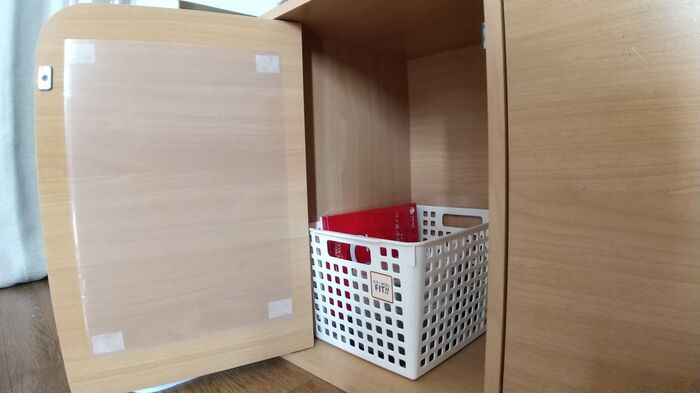 @maa.kurashi ☜他の投稿はこちら, フォロー嬉しいです ◡̈ 𖤐˒˒, 今日の投稿は〖クリアファイル活用法5選〗, 家に余ってない？,クリアファイルの活用法を5つ紹介するよ！, ①洗剤の詰め替え, 大容量の洗剤の詰め替えするとき袋がグニャッとなって, 溢したことない？,クリアファイルの角を切って洗剤に被したら, 袋にカバーが出来て溢さずに注げるようになる！, ②ビニール袋の収納,