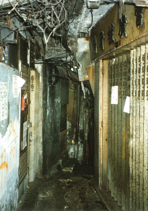 まるで九龍城砦 香港のカオスビル”重慶大厦”に泊まりたい！ - 世界をふらっと旅しよう