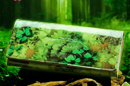 風水で緑の財布はどんな効果がある？2025年のラッキーカラーもご紹介あなたとつながるつながるコラムオーダーメイド革製品「JOGGO」