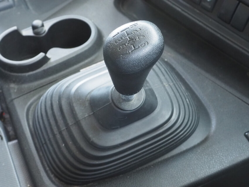 オートマ車 AT とマニュアル車 MT の違い、運転手順中古車のガリバ