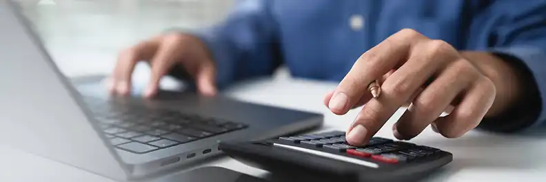 オフィス備品の仕訳に用いる勘定科目は？会計処理の方法も解説Credictionary for Business中小企業様・個人事業主様向けお役立ちビジネスコラム