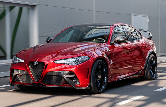 GIULIA QUADRIFOGLIO ジュリア クアドリフォリオスポーツセダンAlfa Romeo アルファ ロメオ