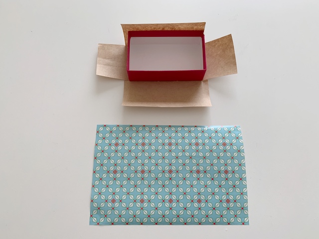 貼るだけでダンボール箱の見た目をオシャレに変えられる「X Tape」を貼ってみた - GIGAZINE