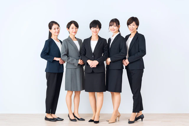 転職活動中の女性必見！ 印象アップのスーツ選びと着こなしのコツ転職Hacks