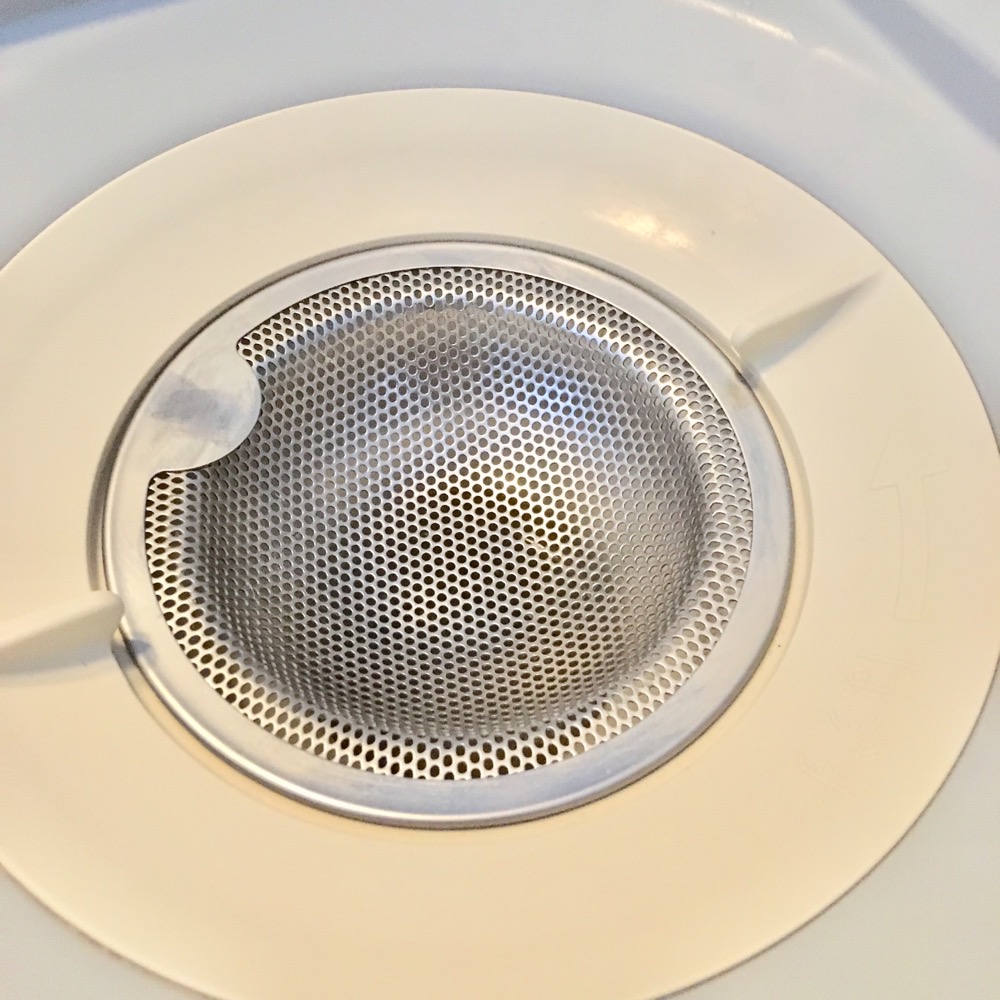 ラク家事 洗面台の排水口＊パンチングゴミ受けにしてみた : ゆとりあるシンプルな暮らし Powered by ライブドアブログ