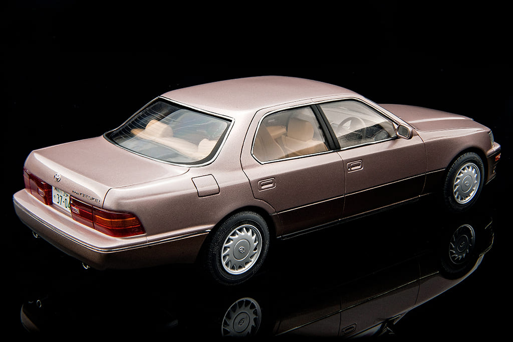 高級車の新しい世界基準。～初代セルシオ～ 現存車を当時のカタログのように撮りおろすクルマ情報サイトｰGAZOO.com