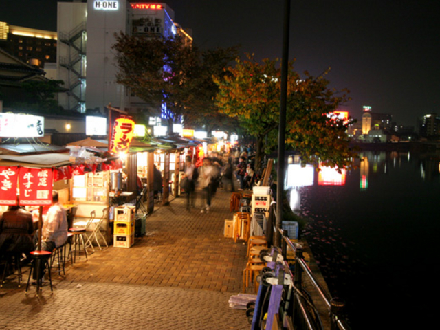 初心者必見 福岡・中洲屋台街で人気のお店を3軒はしごしてみたたびこふれ