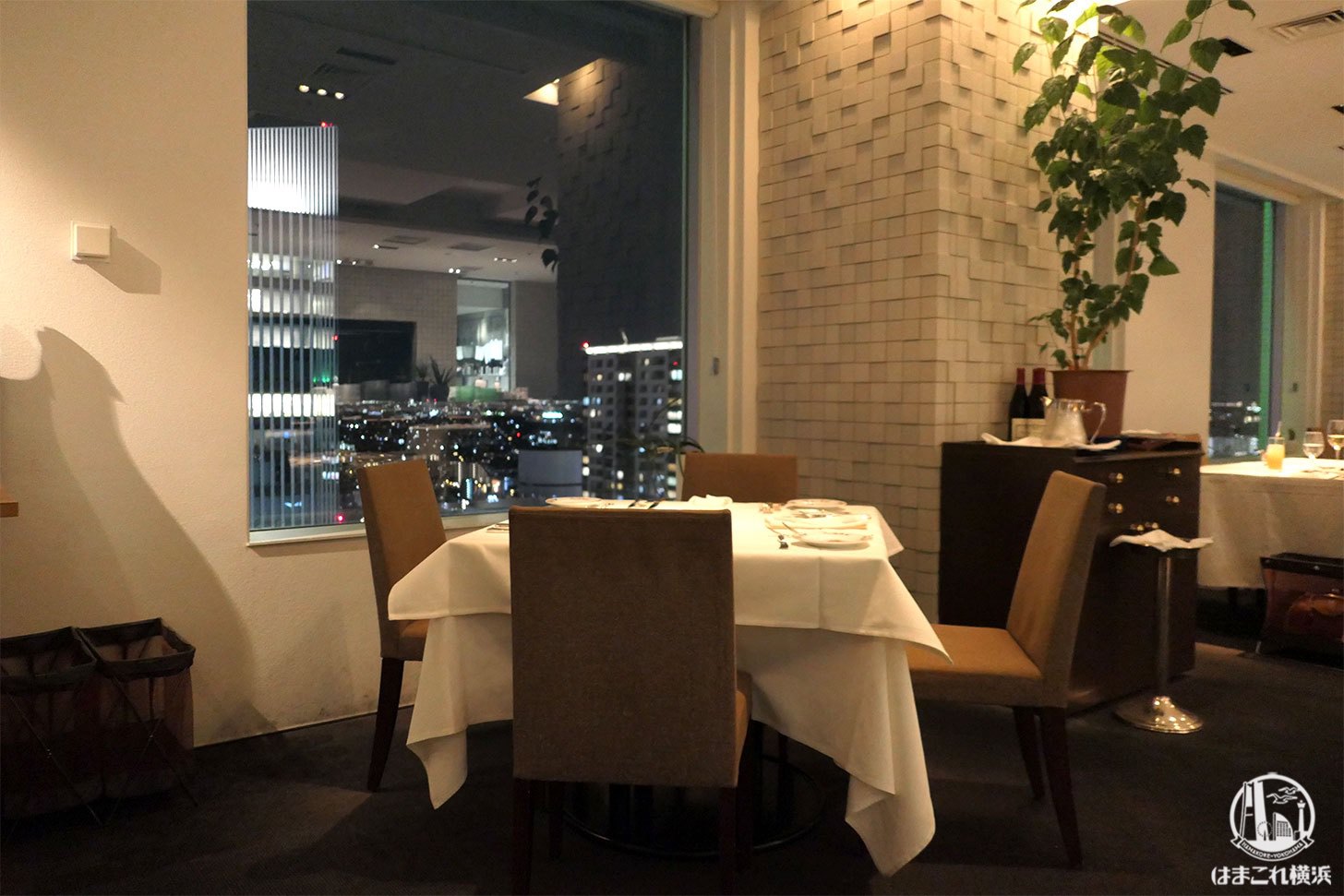 横浜『ミクニ ヨコハマ』。成熟したフレンチに似合うのは、港の灯りがゆめらく大人な夜景グルカレ by 東京カレンダ