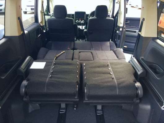 マイナーチェンジ前の三菱・デリカD5の内装の特徴を収納スペースなどカテゴリー別に紹介 - デリカD5の内装 - COBBY