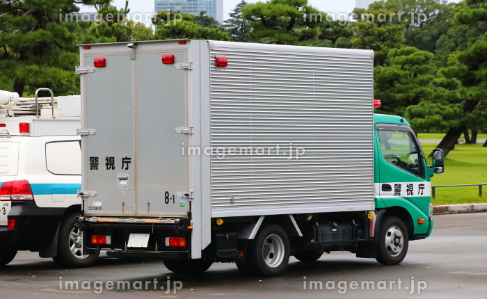 白バイや資機材を運ぶ裏方トラックたち。 資材運搬車・資材搬送車エルンテ