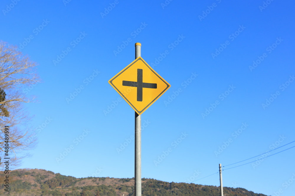 止まれ」なのに一時停止義務なし？保険企画サポート24