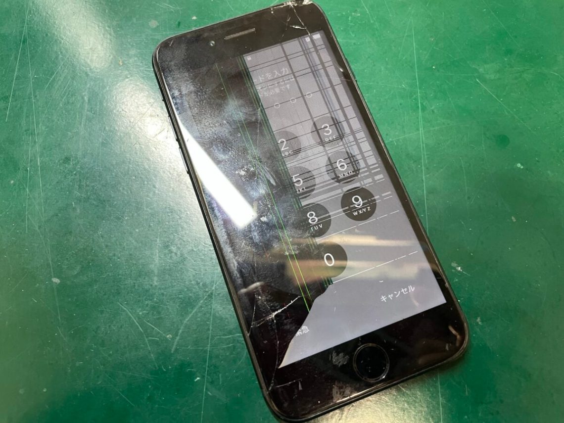iPhone修理 画面がバキバキに割れたiPhoneを2,800円ポッキリで修理してみた