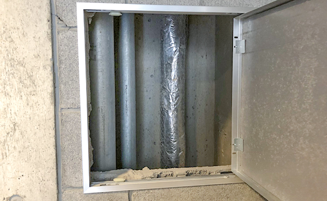 雨漏りに関する点検口取付工事① 渋谷区東中央区のリフォーム・リノベーションは株式会社イエスリフォームにお任せ