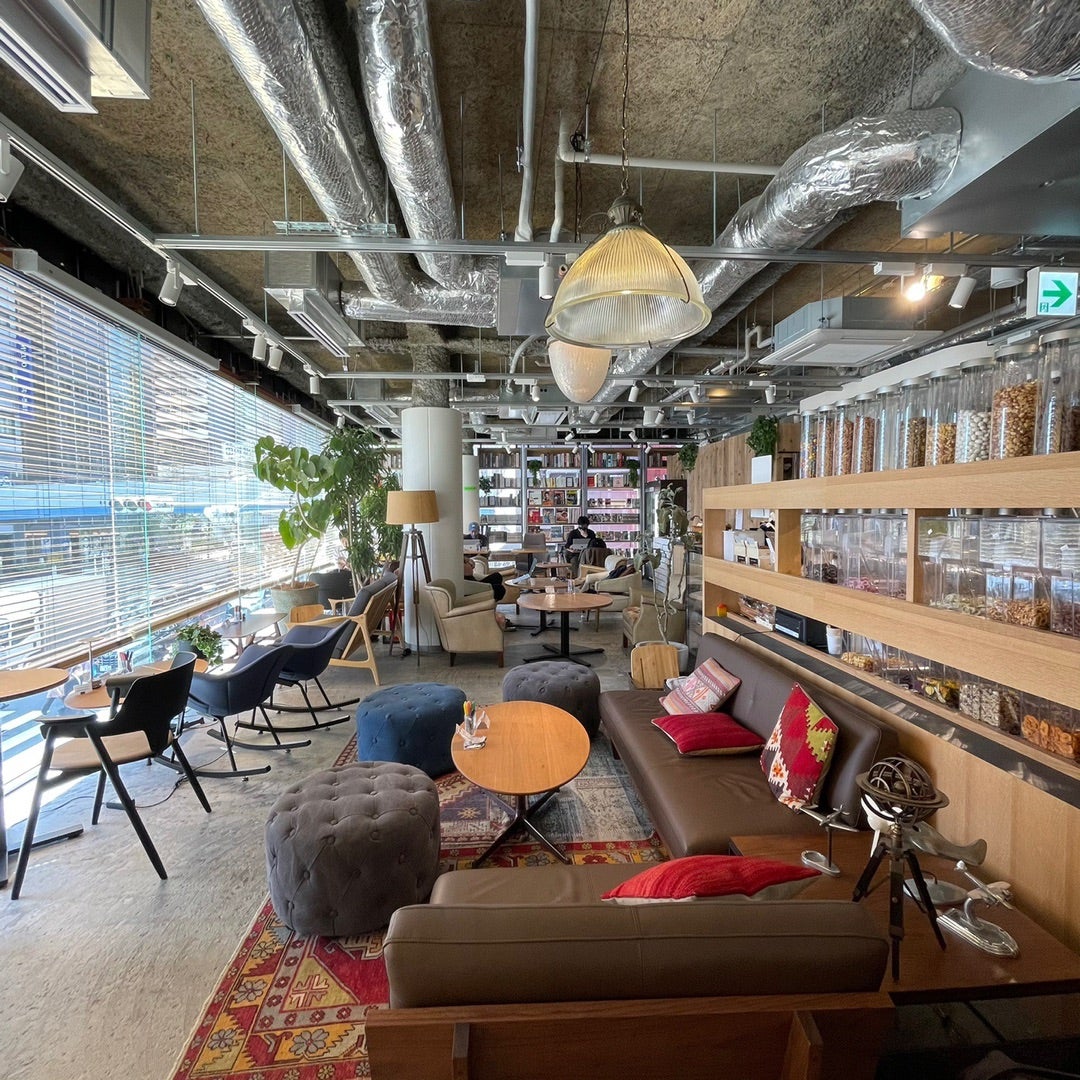 コスパ最高 TSUTAYAシェアラウンジ田町駅前店で1日過ごしてみた。アルコールプランもおススメ！～世界で人生充電中～