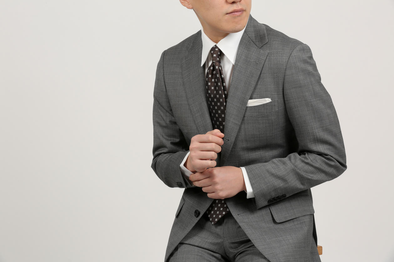 グレースーツ センスの差がつく着こなしメンズ大人コーデ80例 シャツ×ネクタイ・ニット・靴ビジネス・オフィス・スマートカジュアル専門通販