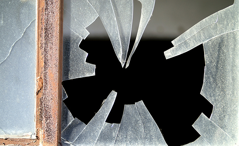 プロが教える グラスが割れてしまった！正しい処理方法と捨て方 – 下町でつくるガラス雑貨 トミガラス公式オンラインショップ