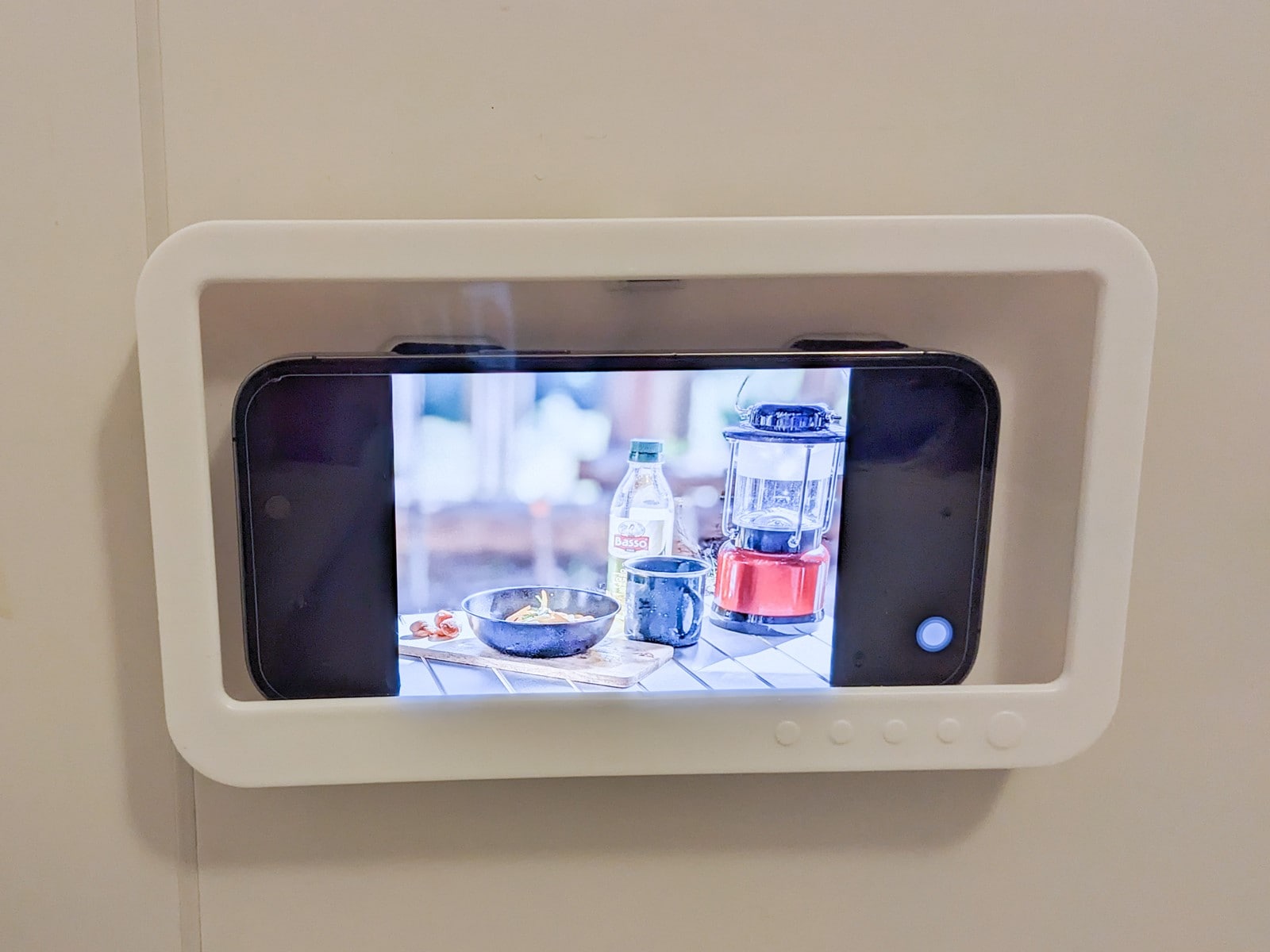 ダイソー お風呂のYoutube視聴が快適になる「天才スマホグッズ」壁にスマホをつけれて便利なの！ 購入レビュー