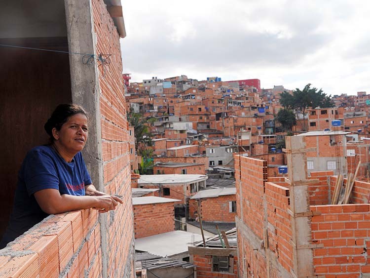 ブラジル、リオにある貧民街「ファベーラ」、Rocinha地区の街並み 3 の写真素材68377814- PIXTA