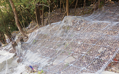 耐候性ポリエステル製ネット 「ECO落石ネット」 – 前田工繊株式会社