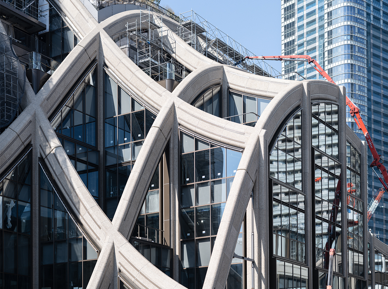 ヘザウィック・スタジオによる、立体的な庭園で包まれた 麻布台ヒルズ 低層部 - TECTURE MAG テクチャーマガジン空間デザイン・建築メディア