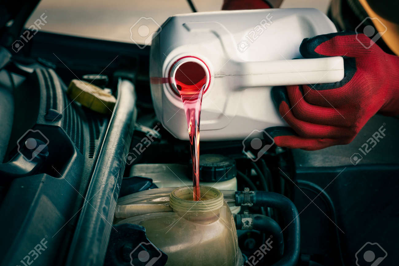 La goutteletteピンクの丸型 オイル塗布前 特に綺麗なピンク色のピンクアイボリーを使って丸型をカットしました。 ピンクアイボリーは ピンク色ですが色の薄いものから赤に近い濃い色のものまで色々な色があります。丸型丸円サークルシンプルデザインピンク