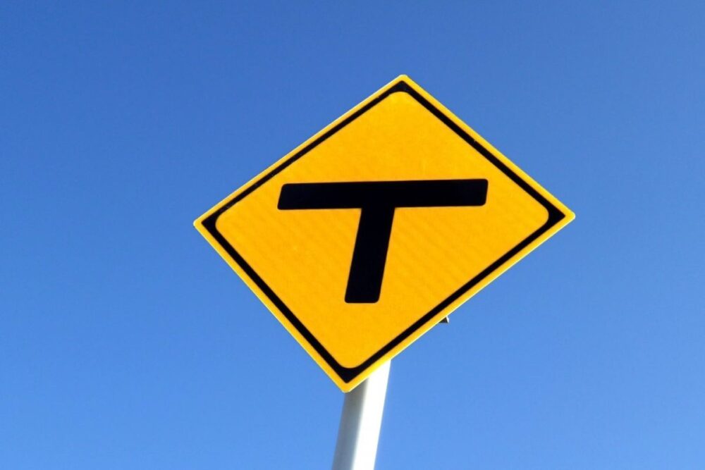 十字路標識の写真素材写真素材なら「写真AC」無料 フリー ダウンロードOK