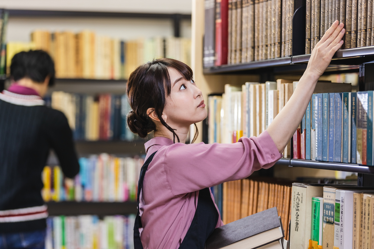 本屋に向いている人の特徴は？「きつい」「楽しい」経験談や仕事内容も掲載 - シゴトのスベテ