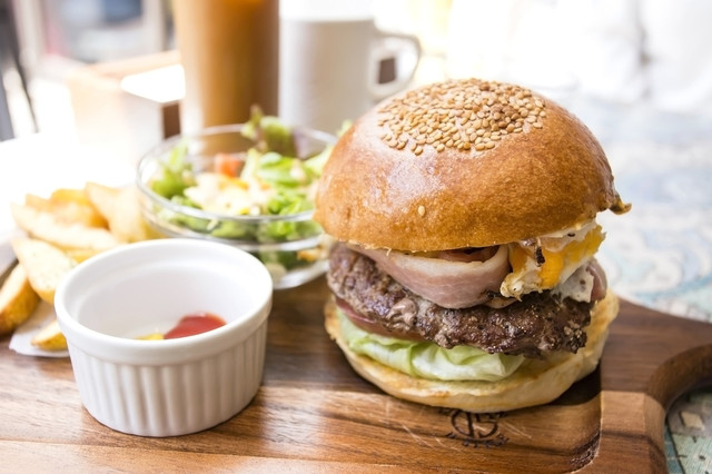 女子に人気沸騰中！空間も料理も全てがおしゃれ「友安製作所カフェ阿倍野」インテリアのプロ集団が仕掛ける話題の複合型カフェ・ダイニング＆バー -週末はじめました