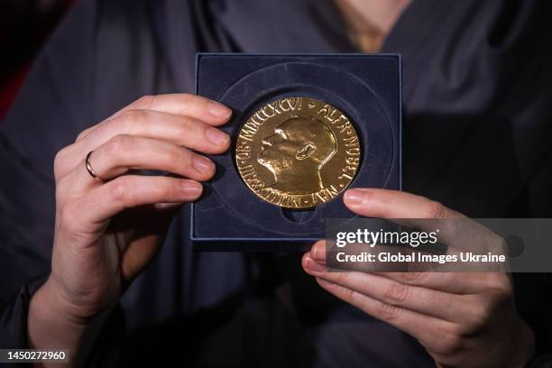 楽天市場 ノーベル賞 メダルの通販