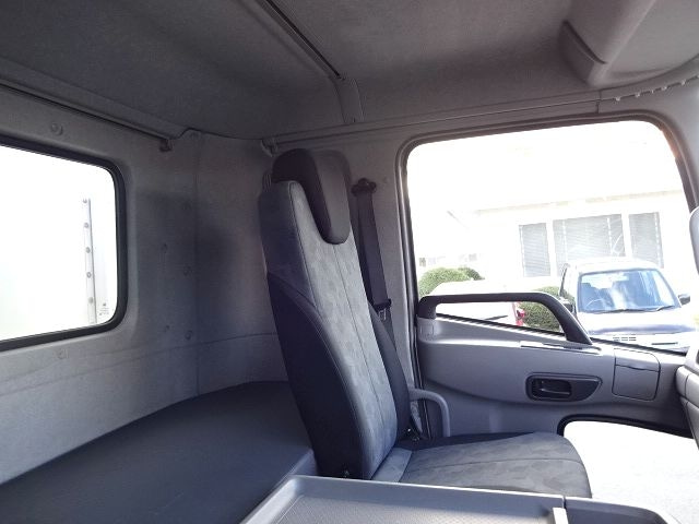 大型トラック「おでこの3連ランプ」なぜ消えた？ そもそも何だったのかポイント交換のPeX