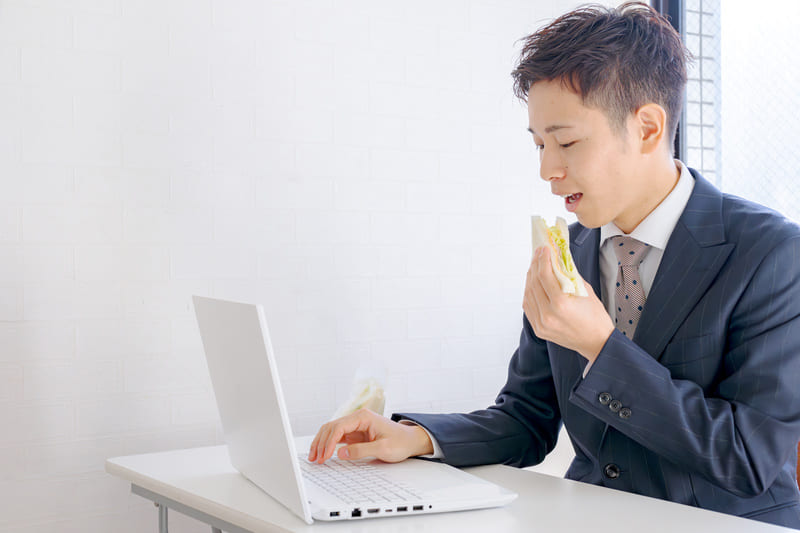 コカ・コーラボトラーズジャパン、オフィス向け無人売店 - 日本経済新聞