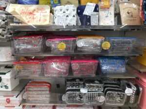 楽天市場 小物入れ ポーチ ディズニー クリアポーチ 1個 選択 プーさん チップ＆デール アリス サリー＆マイク Disney キャラクター グッズかわいい 透明 中が見える 小物 文具 お菓子 収納ケース コンパクト 持ち歩き 雑貨 贈り物 ギフト プレゼント 即発対応 : 雑貨屋