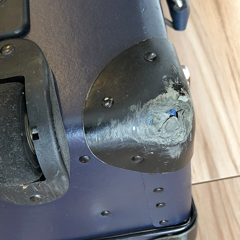 安い‼️早い‼️グローブトロッターキャスター交換‼️¥11,000税込‼️スーツケースの修理するならゴールド・コンパス